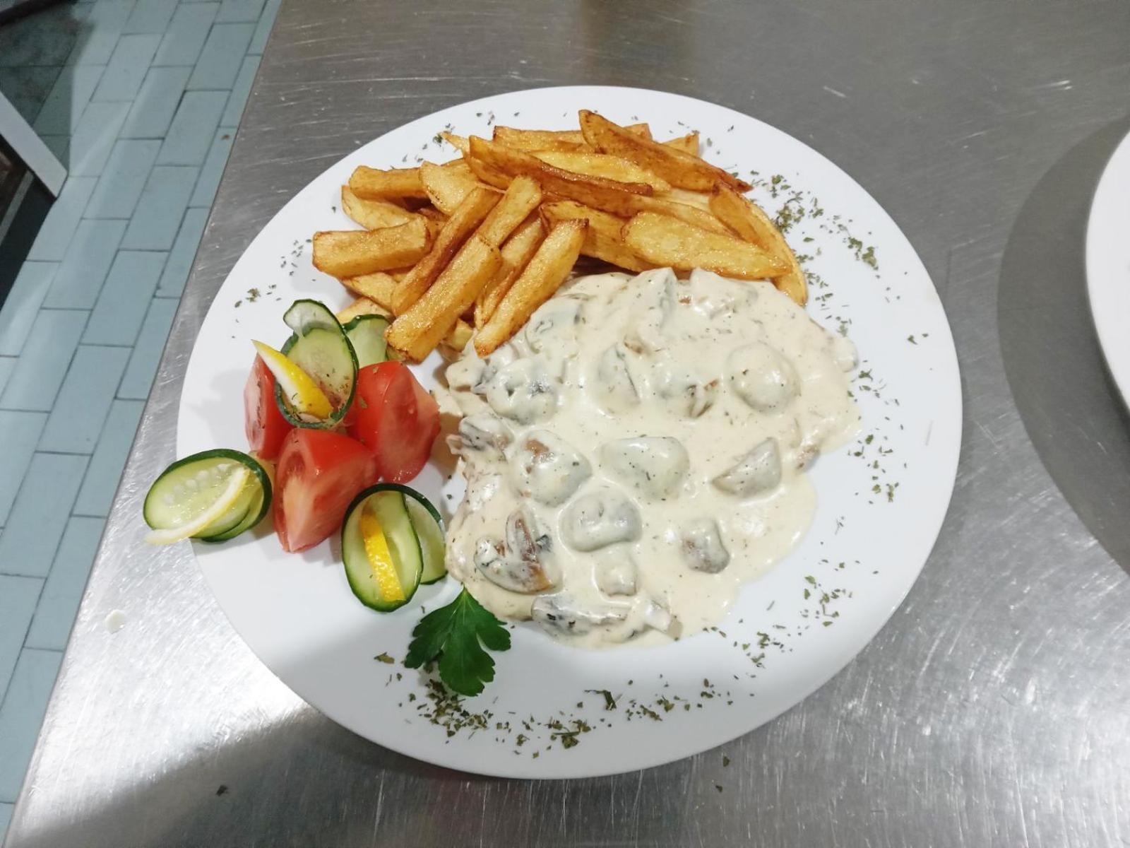 Restaurant & Apartments Jug Sutomore Zewnętrze zdjęcie